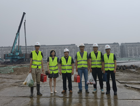 公司領導慰問一線職工、開展質量安全生產檢查